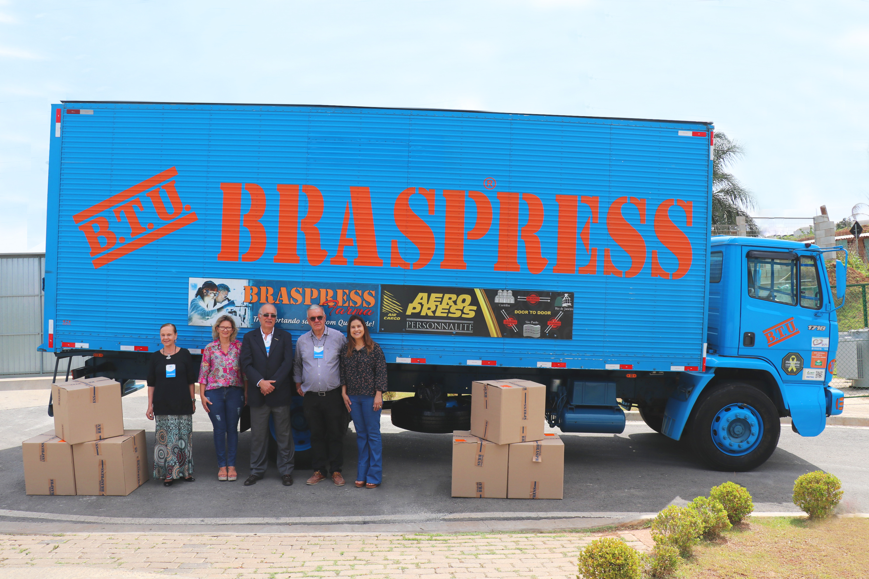 Braspress doa 20 computadores para a Associação Beneficente Rainha da Paz